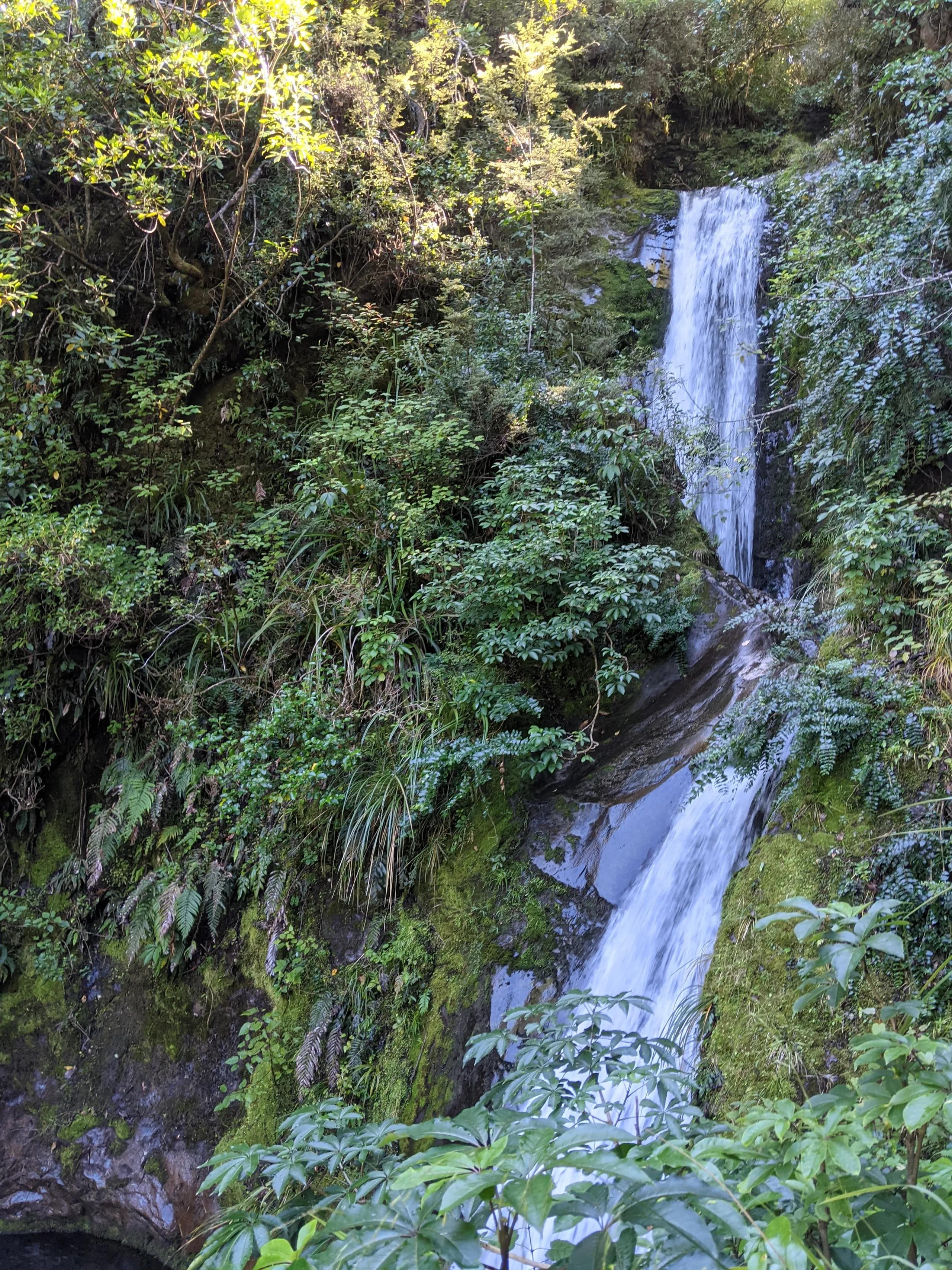 Ryde Falls. The detour doesn't add much distance to the total and it was lovely to cool our feet in the pool at the falls' base.